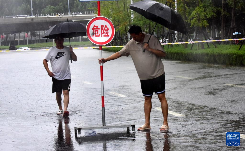 必威郑州市发布暴雨预警信号(图2)