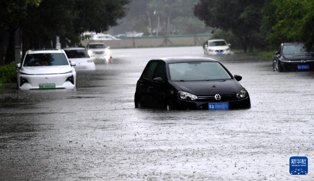 必威郑州市发布暴雨预警信号(图3)