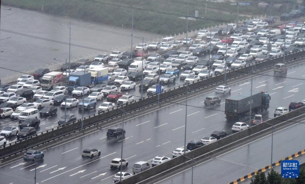 必威郑州市发布暴雨预警信号(图4)