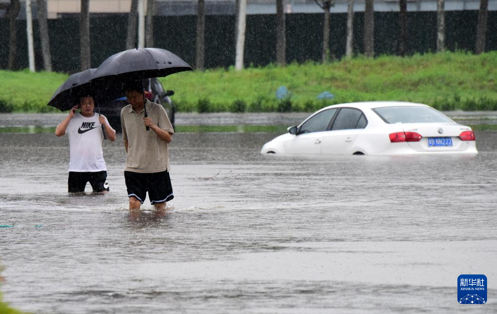 必威郑州市发布暴雨预警信号(图1)