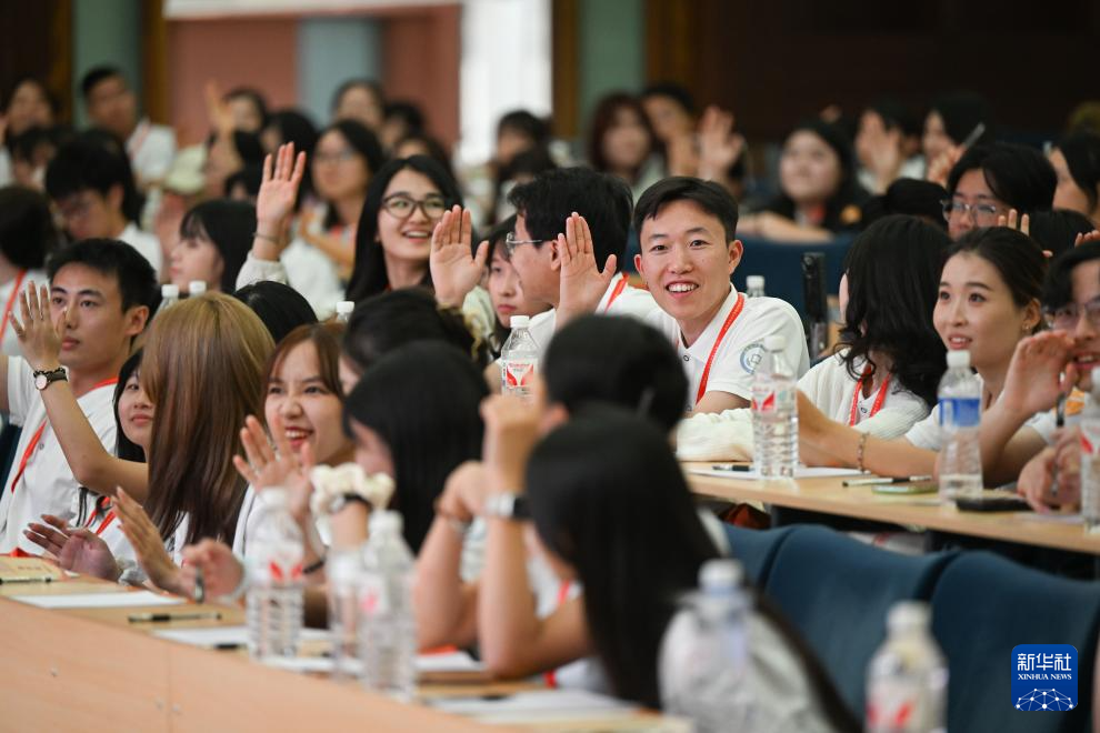 必威第三十届海峡两岸大学生新闻营在内蒙古启动(图5)