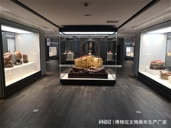 必威不同展柜生产上会有哪些差异之：文物展柜与服装展柜(图1)